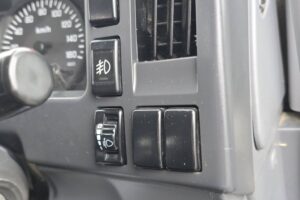 サムネイル: 平成27年　いすゞ　フォワード　４トン４段クレーンロング　フックイン・ラジコン付（車検令和８年11月）