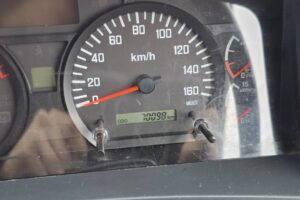 サムネイル: 平成27年　いすゞ　フォワード　４トン４段クレーンロング　フックイン・ラジコン付（車検令和８年11月）