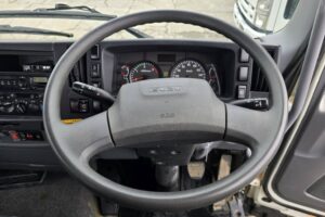 サムネイル: 平成27年　いすゞ　フォワード　４トン４段クレーンロング　フックイン・ラジコン付（車検令和８年11月）