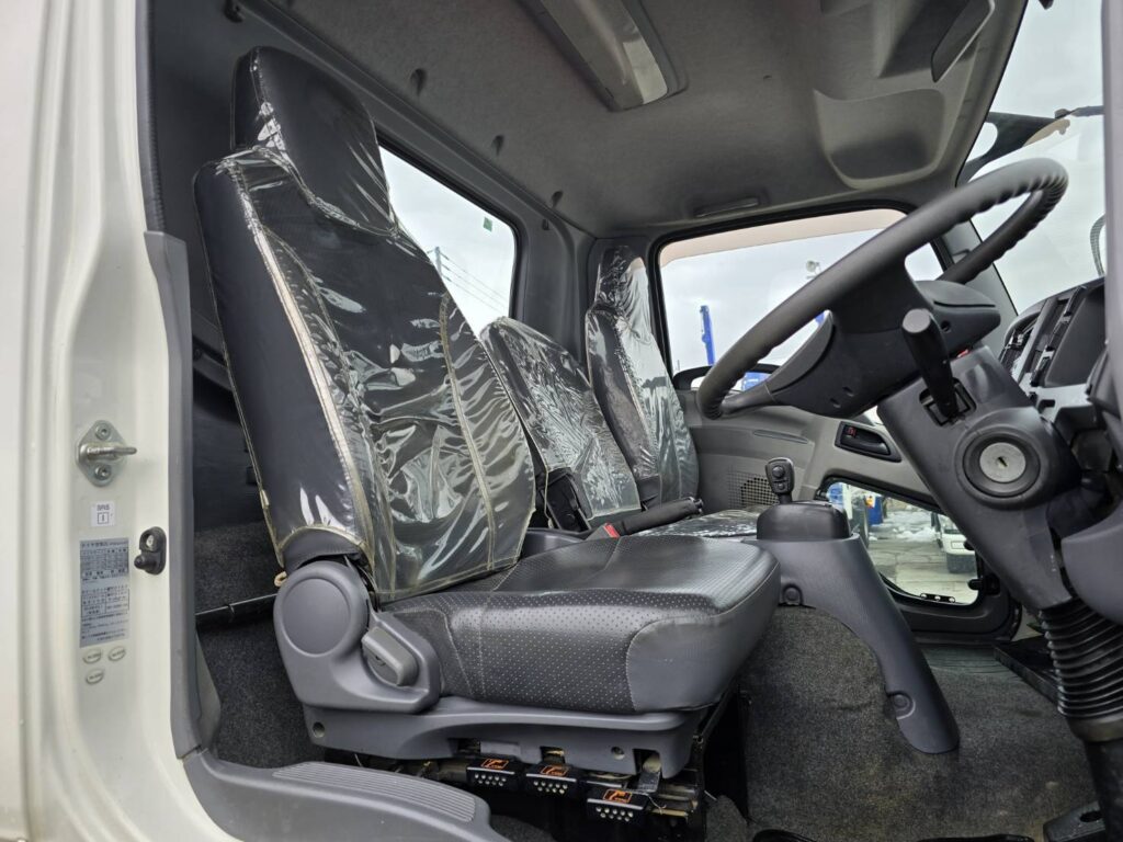 平成27年　いすゞ　フォワード　４トン４段クレーンロング　フックイン・ラジコン付（車検令和８年11月）