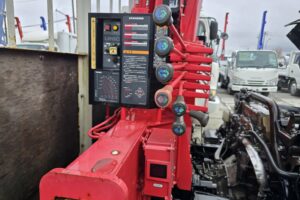 サムネイル: 平成27年　いすゞ　フォワード　４トン４段クレーンロング　フックイン・ラジコン付（車検令和８年11月）