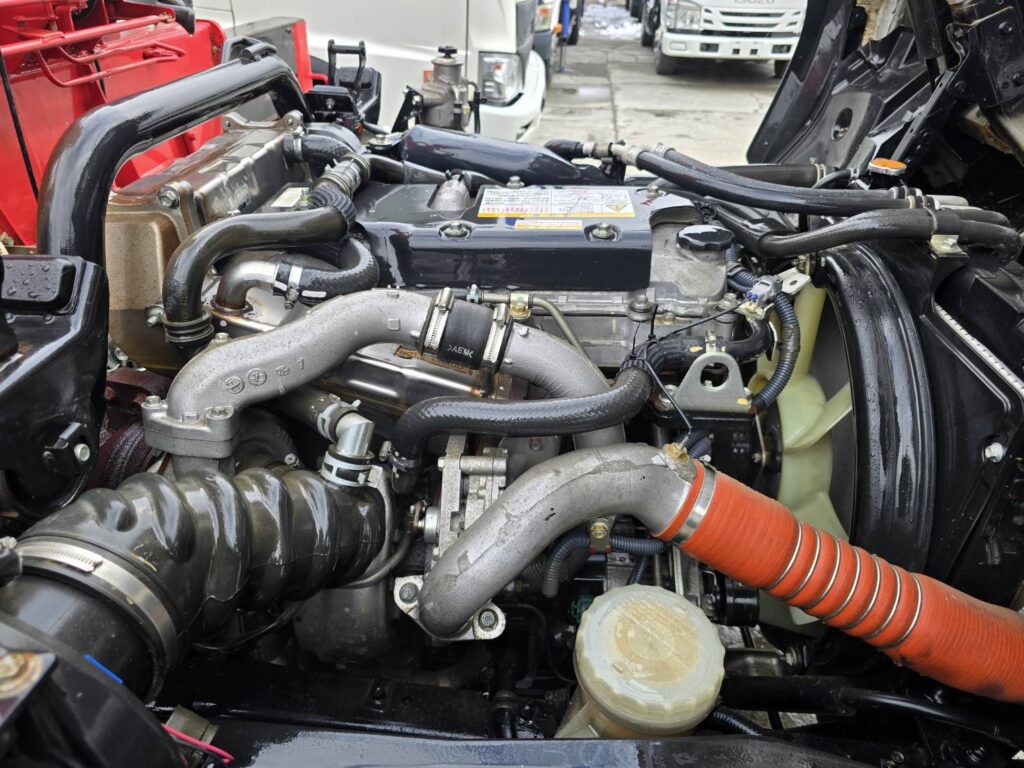 平成27年　いすゞ　フォワード　４トン４段クレーンロング　フックイン・ラジコン付（車検令和８年11月）