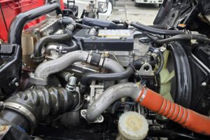 サムネイル: 平成27年　いすゞ　フォワード　４トン４段クレーンロング　フックイン・ラジコン付（車検令和８年11月）