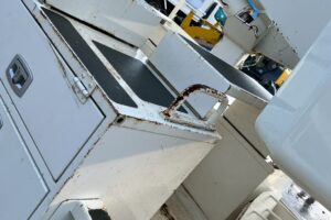 サムネイル: 【★北見店★】【平成29年式】日野デュトロ9.9m高所作業車　FRPバケット【お問い合わせは北見店へ～TEL0157-57-7166～】