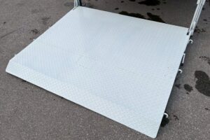 サムネイル: 【★北見店★】平成20年式　日野デュトロ2ｔ４段クレーン　ラジコン付　ロング　フックイン 【お問い合わせは北見店へ～TEL0157-57-7166～】