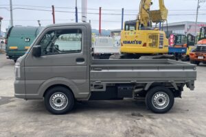 サムネイル: 令和7年　キャリイトラック　KCエアコン・パワステ　４WD　オートマ　走行10㎞　車検令和9年9月