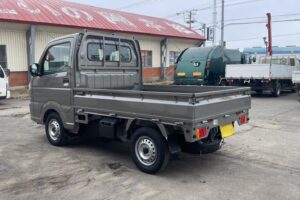 サムネイル: 令和7年　キャリイトラック　KCエアコン・パワステ　４WD　オートマ　走行10㎞　車検令和9年9月