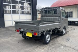 サムネイル: 令和7年　キャリイトラック　KCエアコン・パワステ　４WD　オートマ　走行10㎞　車検令和9年9月