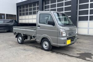 サムネイル: 令和7年　キャリイトラック　KCエアコン・パワステ　４WD　オートマ　走行10㎞　車検令和9年9月