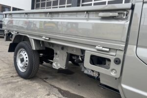 サムネイル: 令和7年　キャリイトラック　KCエアコン・パワステ　４WD　オートマ　走行10㎞　車検令和9年9月