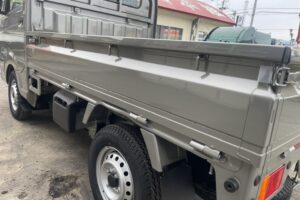 サムネイル: 令和7年　キャリイトラック　KCエアコン・パワステ　４WD　オートマ　走行10㎞　車検令和9年9月