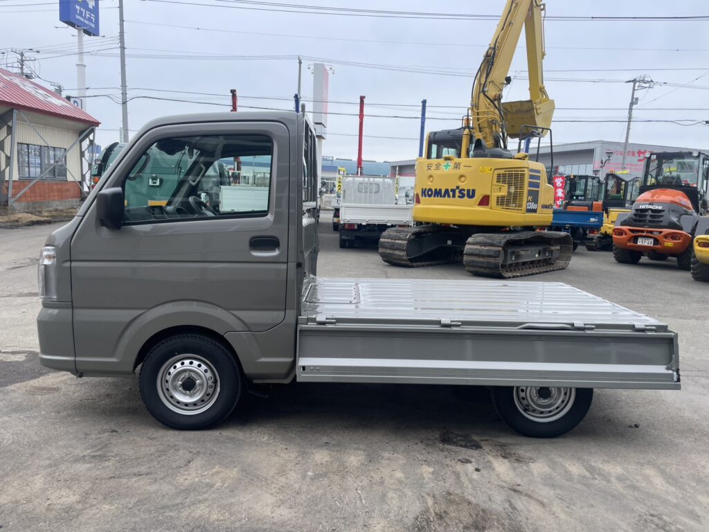 令和7年　キャリイトラック　KCエアコン・パワステ　４WD　オートマ　走行10㎞　車検令和9年9月