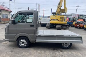サムネイル: 令和7年　キャリイトラック　KCエアコン・パワステ　４WD　オートマ　走行10㎞　車検令和9年9月