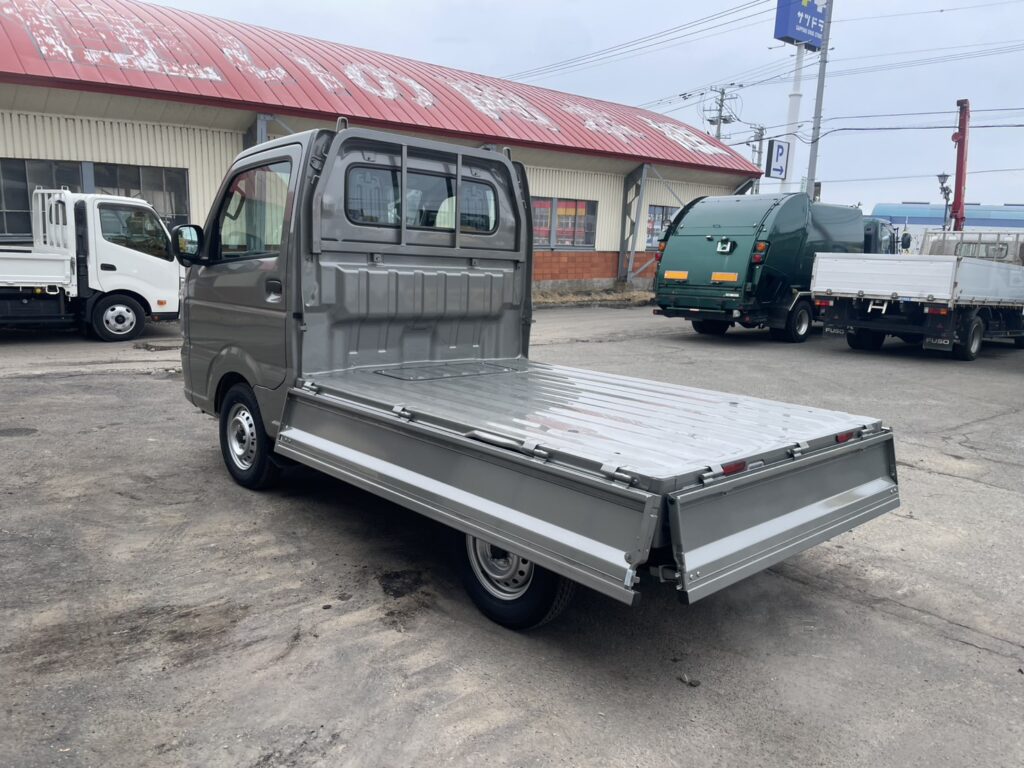 令和7年　キャリイトラック　KCエアコン・パワステ　４WD　オートマ　走行10㎞　車検令和9年9月