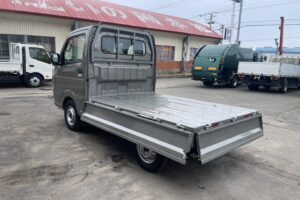 サムネイル: 令和7年　キャリイトラック　KCエアコン・パワステ　４WD　オートマ　走行10㎞　車検令和9年9月