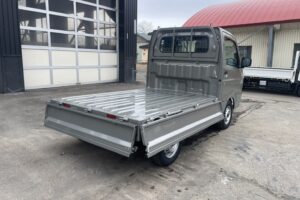 サムネイル: 令和7年　キャリイトラック　KCエアコン・パワステ　４WD　オートマ　走行10㎞　車検令和9年9月