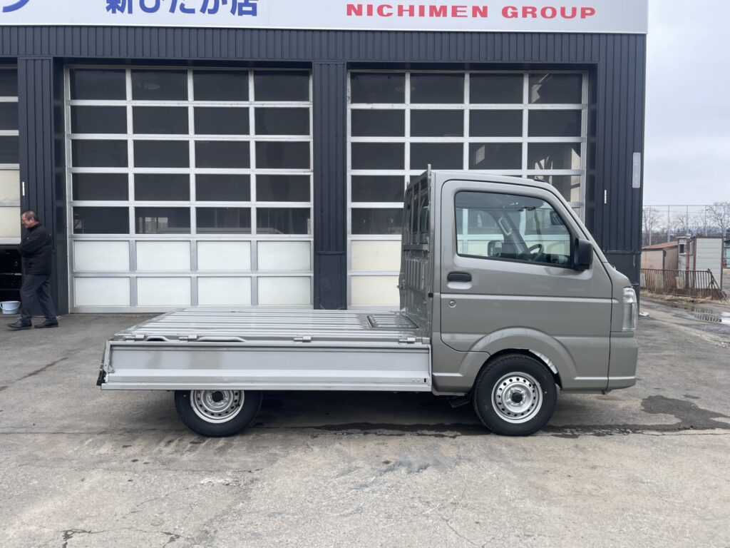 令和7年　キャリイトラック　KCエアコン・パワステ　４WD　オートマ　走行10㎞　車検令和9年9月