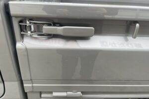 サムネイル: 令和7年　キャリイトラック　KCエアコン・パワステ　４WD　オートマ　走行10㎞　車検令和9年9月