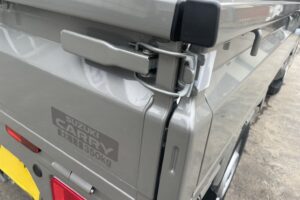 サムネイル: 令和7年　キャリイトラック　KCエアコン・パワステ　４WD　オートマ　走行10㎞　車検令和9年9月