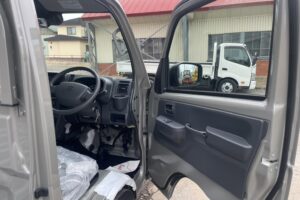 サムネイル: 令和7年　キャリイトラック　KCエアコン・パワステ　４WD　オートマ　走行10㎞　車検令和9年9月