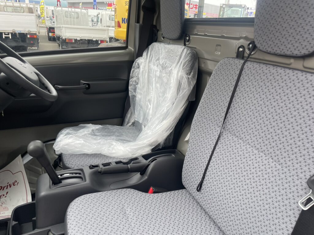 令和7年　キャリイトラック　KCエアコン・パワステ　４WD　オートマ　走行10㎞　車検令和9年9月