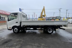 サムネイル: 令和2年　デュトロ2トン平ワイドロング　オートマ　フル装備　走行6.7万キロ　車検1年付