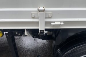 サムネイル: 令和2年　デュトロ2トン平ワイドロング　オートマ　フル装備　走行6.7万キロ　車検1年付