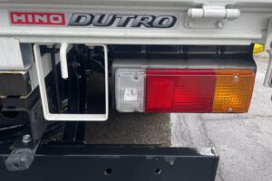 サムネイル: 令和2年　デュトロ2トン平ワイドロング　オートマ　フル装備　走行6.7万キロ　車検1年付