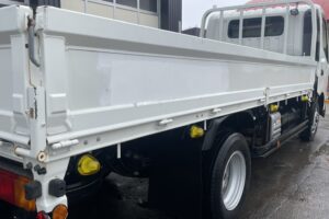 サムネイル: 令和2年　デュトロ2トン平ワイドロング　オートマ　フル装備　走行6.7万キロ　車検1年付