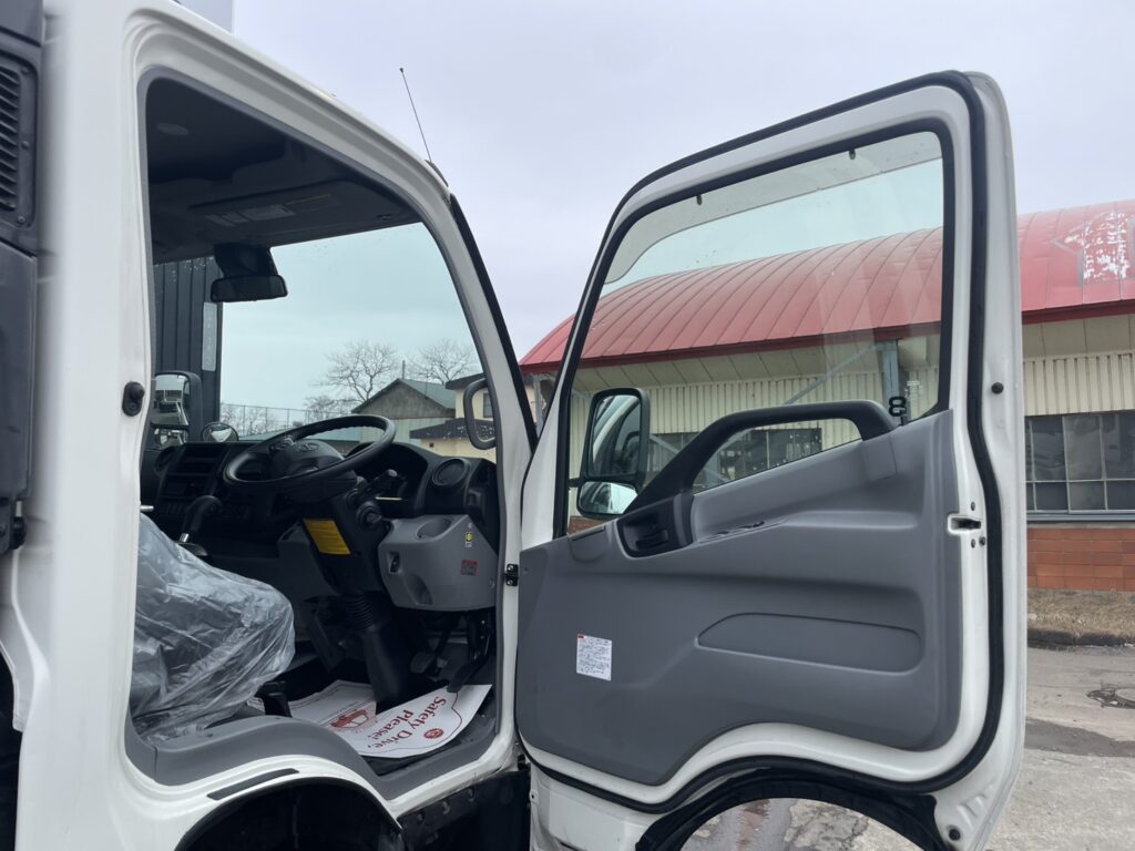 令和2年　デュトロ2トン平ワイドロング　オートマ　フル装備　走行6.7万キロ　車検1年付