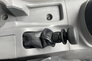 サムネイル: 令和2年　デュトロ2トン平ワイドロング　オートマ　フル装備　走行6.7万キロ　車検1年付