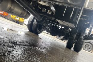 サムネイル: 令和2年　デュトロ2トン平ワイドロング　オートマ　フル装備　走行6.7万キロ　車検1年付