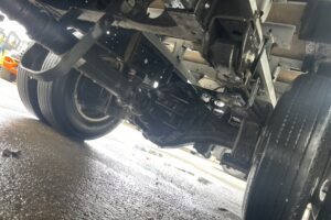 サムネイル: 令和2年　デュトロ2トン平ワイドロング　オートマ　フル装備　走行6.7万キロ　車検1年付