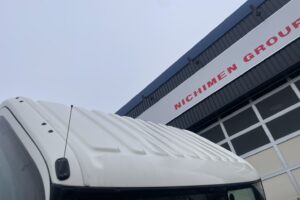 サムネイル: 令和2年　デュトロ2トン平ワイドロング　オートマ　フル装備　走行6.7万キロ　車検1年付