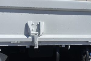 サムネイル: 令和2年　アトラス2トン平ロング4WD　車検令和8年12月　走行16.4万キロ　特殊シフト