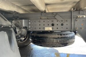 サムネイル: 令和2年　アトラス2トン平ロング4WD　車検令和8年12月　走行16.4万キロ　特殊シフト