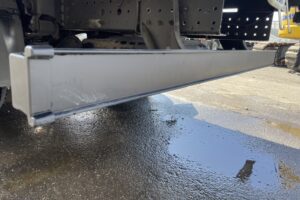 サムネイル: 令和2年　アトラス2トン平ロング4WD　車検令和8年12月　走行16.4万キロ　特殊シフト