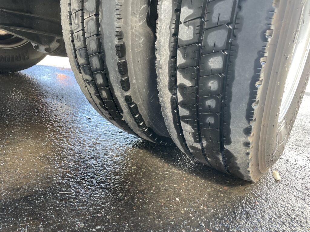 令和2年　アトラス2トン平ロング4WD　車検令和8年12月　走行16.4万キロ　特殊シフト