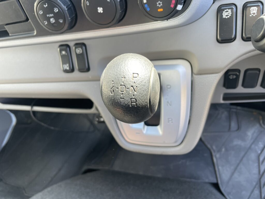 令和2年　アトラス2トン平ロング4WD　車検令和8年12月　走行16.4万キロ　特殊シフト