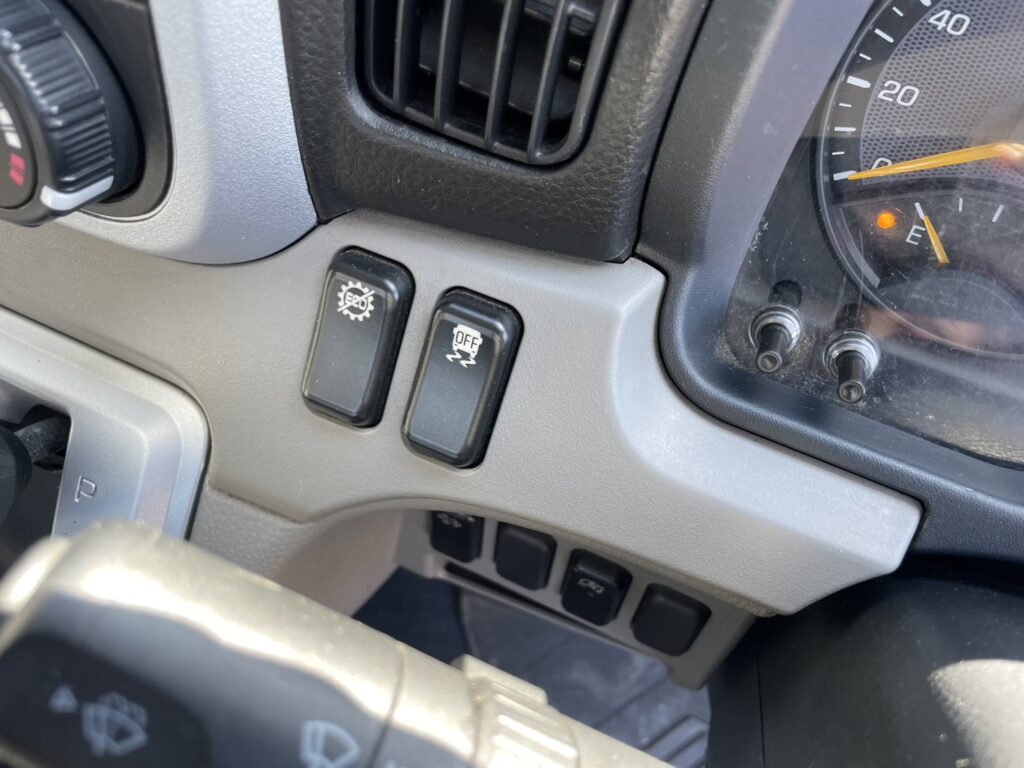 令和2年　アトラス2トン平ロング4WD　車検令和8年12月　走行16.4万キロ　特殊シフト