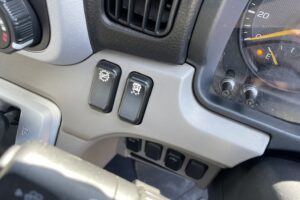 サムネイル: 令和2年　アトラス2トン平ロング4WD　車検令和8年12月　走行16.4万キロ　特殊シフト