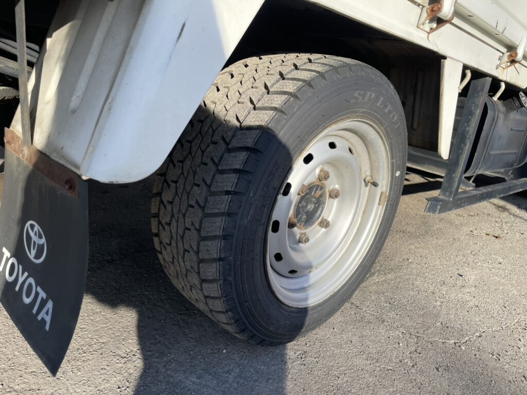 平成13年　トヨエース1.1トン平４WD　エアコン　パワステ　5MT　車検1年付