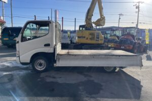 サムネイル: 平成13年　トヨエース1.1トン平４WD　エアコン　パワステ　5MT　車検1年付