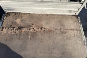 サムネイル: 平成13年　トヨエース1.1トン平４WD　エアコン　パワステ　5MT　車検1年付