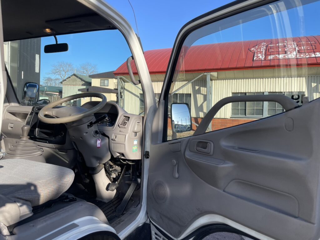 平成13年　トヨエース1.1トン平４WD　エアコン　パワステ　5MT　車検1年付