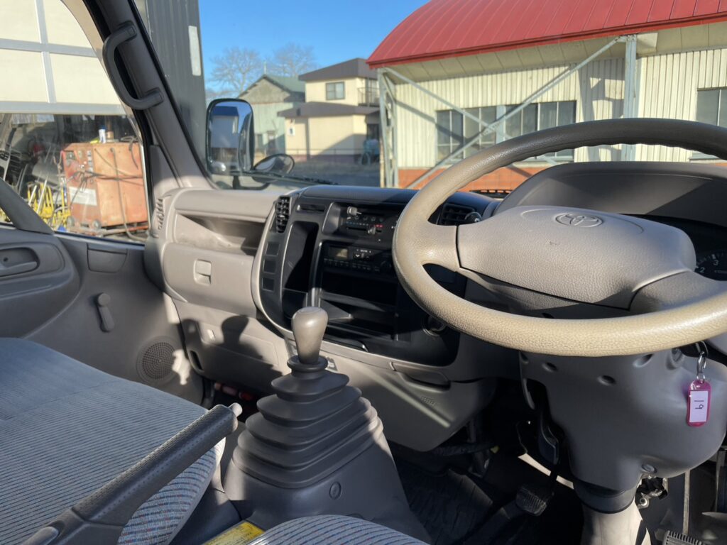 平成13年　トヨエース1.1トン平４WD　エアコン　パワステ　5MT　車検1年付