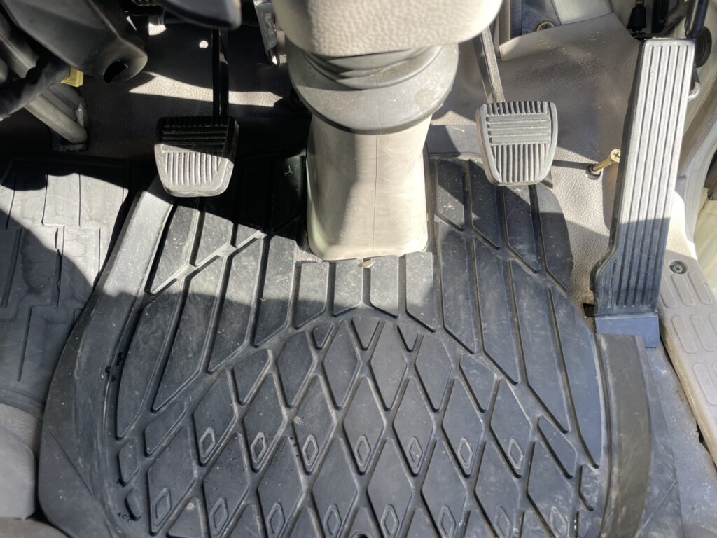 平成13年　トヨエース1.1トン平４WD　エアコン　パワステ　5MT　車検1年付