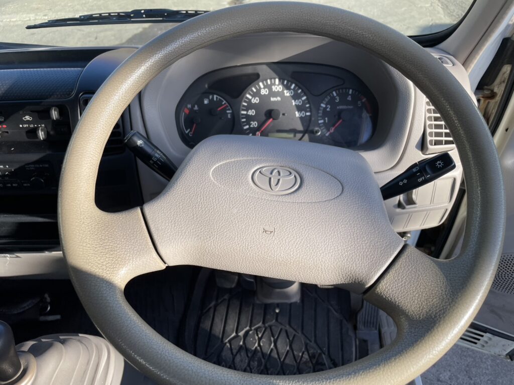 平成13年　トヨエース1.1トン平４WD　エアコン　パワステ　5MT　車検1年付