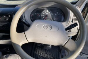 サムネイル: 平成13年　トヨエース1.1トン平４WD　エアコン　パワステ　5MT　車検1年付