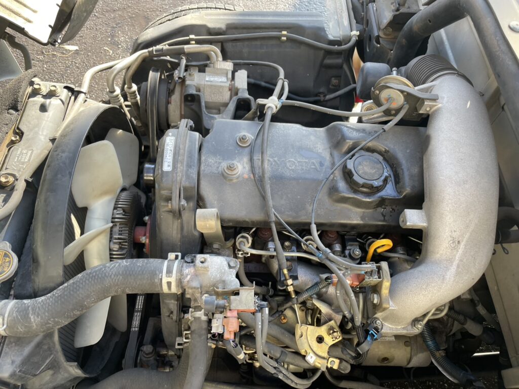 平成13年　トヨエース1.1トン平４WD　エアコン　パワステ　5MT　車検1年付